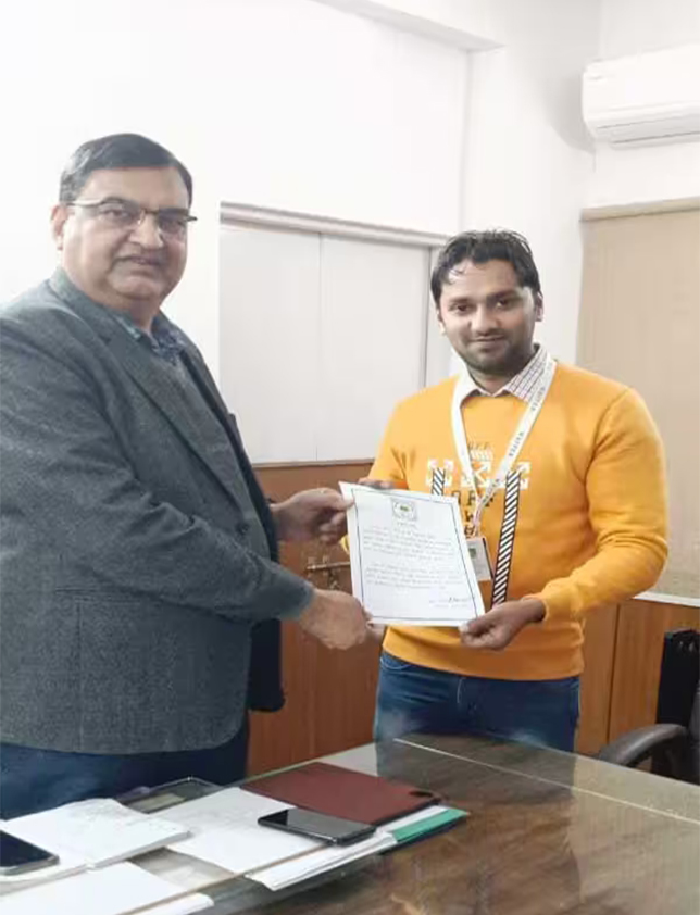 आयुष्मान में उत्कृष्ट कार्य पर नितेश यादव एवं टीम को सम्मानित किया