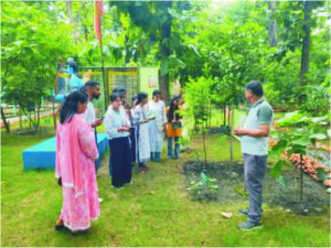 छात्रों ने किया एफटीआई का भ्रमण