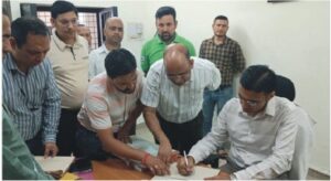 नव नियुक्त जिलाधिकारी सविन बंसल ने किया पदभार ग्रहण