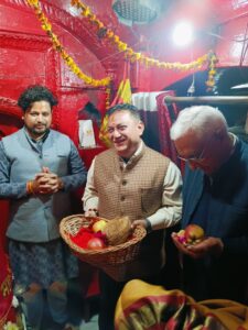 महापौर दीपक बाली ने लिया मां चामुंडा का आशीर्वाद