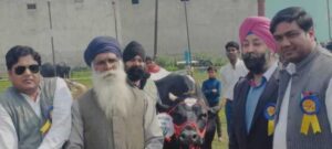 पशु प्रतियोगिता में विजेता पशु पालकों को सम्मानित किया