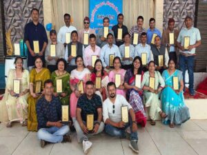 उत्कृष्ट योगदान देने वाले 2014 के शिक्षकों को सम्मान समारोह में किया सम्मानित