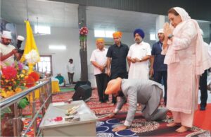 राज्यपाल ने बैसाखी पर्व पर श्री गुरु सिंघा सभा गुरुद्वारा में श्रद्धापूर्वक माथा टेका
