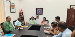 शिक्षा का अधिकार अधिनियम का पालन न करने वाले शिक्षण संस्थानों पर ठोस कार्रवाई की जायेगी: डा. धन सिंह रावत