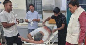 ट्रक-डंपर की भिड़ंत में पांच घायल