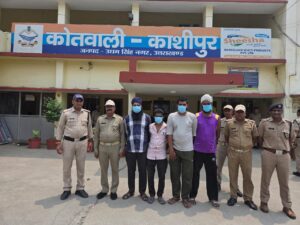 पुलिस ने किये चार वारंटी गिरफ्तार