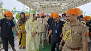 राज्यपाल ने गुरूद्वारा ननकाना साहिब में मत्था टेककर की राज्य की सुख समृद्धि की कामना