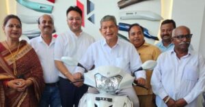 राज्य सरकार पंचायत चुनाव कराने से बच रही है: हरीश रावत
