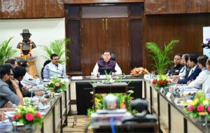 बैठक में मुख्यमंत्री ने अधिकारियों को दिए निर्देश