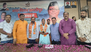 निर्विरोध ग्राम प्रधान बनीं मंजू भाजपा में हुई शामिल, मेयर ने किया स्वागत