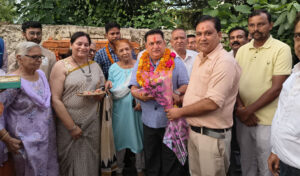 महापौर दीपक बाली ने विभिन्न स्थानों पर सड़कों का शिलान्यास