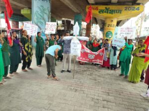 इंक़लाबी मज़दूर केंद्र ने फूंका मोदी सरकार का पुतला
