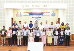 सीएम ने 220 चिकित्सा अधिकारियों को सौंपे नियुक्ति पत्र