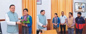 सारकोट की ग्राम प्रधान प्रियंका नेगी ने की सीएम धामी से भेंट