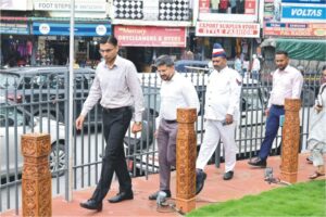 सड़क सुरक्षा एवं सुरक्षित यातायात के लिए जिला प्रशासन प्रतिबद्व है: डीएम