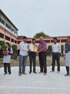 तुलाराम राजाराम विद्यालय में मेधावी छात्रों को किया सम्मानित