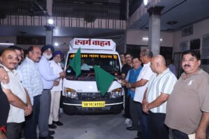 पंजाबी सभा दान दिया एक और स्वर्ग वाहन, जनप्रतिनिधियों ने दिखाई झंडी