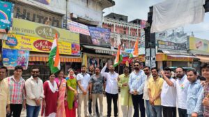 भाजपाइयांे ने निकाली तिरंगा यात्रा