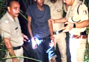पुलिस मुठभेड़ के बाद दो बदमाश गिरफ्तार, एक के पैर में लगी गोली