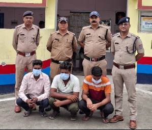 मारपीट कर युवक को गंभीर घायल करने वाले तीन लोग गिरफ्तारए अन्य फरार