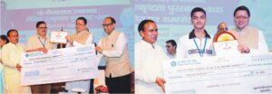 सीएम धामी ने मेधावियों को किया पुरस्कृत