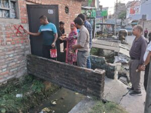 लक्ष्मीपुर माइनर से अतिक्रमण हटाने को की गई मार्किंग
