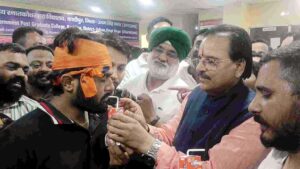 सांसद अजय भट्ट ने समाप्त कराया एबीवीपी कार्यकर्ताओं का अनशन