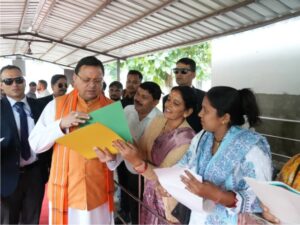 मुख्यमंत्री पुष्कर सिंह धामी ने अपने आवास नगला तराई व कैंप कार्यालयमें जनप्रतिनिधियों व जनता से मुलाकात कर जन समस्याएं सुनी