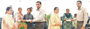 जिलाधिकारी ने की 06 असहाय, निर्बल लोगों को 1.50 लाख की आर्थिक सहायता प्रदान