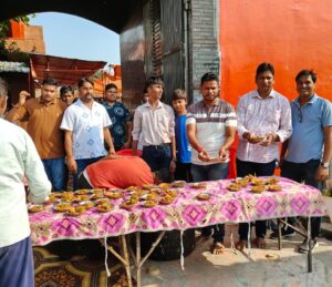 मां बाल सुन्दरी देवी मंदिर पर किया अन्नकूट प्रसाद वितरित