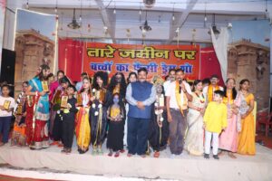 फैंसी ड्रेस शो में बच्चों ने दिखाई प्रतिभा