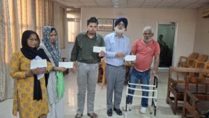 चार पात्र व्यक्ति को विधायक चीमा ने सौंपे राहत राशि के चेक
