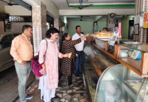 खाद्य संरक्षा व औषधि प्रशासन टीम ने दुकानों से लिये सेम्पल