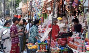 धनतेरस पर बाजारांे में उमड़ी भारी भीड़, जगह-जगह लगा जाम