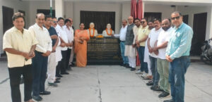 जयंती/पुण्यतिथि पर एनडी तिवारी को किये पुष्प अर्पित