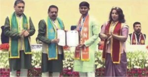 प्रियांशु को बीटेक में सर्वोच्च अंक के लिए दीक्षांत समारोह में मिला रजत पदक