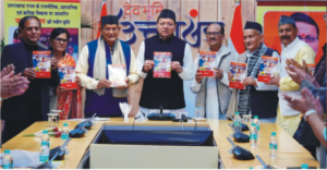 सीएम धामी ने लेखक जय सिंह रावत की पुस्तक “उत्तराखंड राज्य का नवीन राजनीतिक इतिहास” का विमोचन किया