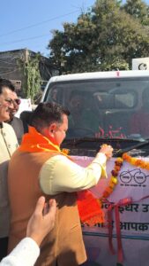 महापौर दीपक बाली ने 35 नए सफाई वाहनों को हरी झंडी दिखाकर रवाना किया