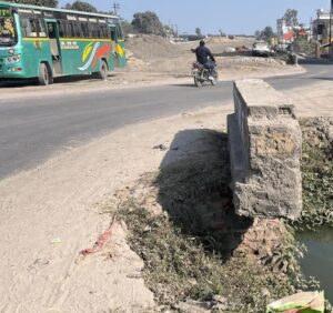 दुर्घटना का कारण बन सकती है क्षतिग्रस्त पुलिया