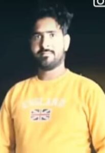 ट्रक की चपेट में आकर सड़क किनारे खडे़ युवक की मौत