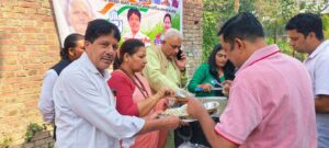 गंगा स्नान पर्व पर कांग्रेसियों ने किया खिचड़ी का प्रसाद वितरित