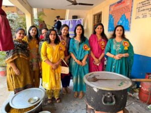 बाल दिवस पर इनरव्हील क्लब ने वितरित की खाद्य सामग्री