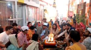 देवी प्रतिमा का श्रृंगार कर हवन-यज्ञ कर बांटा प्रसाद