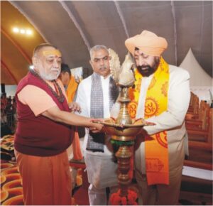 अखिल विश्व गायत्री परिवार के शताब्दी समारोह में मुख्य अतिथि के रूप में शामिल हुए राज्यपाल