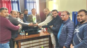 जिला सूचना अधिकारी व पत्रकारों ने सूचना एवं लोक सम्पर्क विभाग के महानिदेशक बंशीधर तिवारी का जिला सूचना कार्यालय पहुंचने पर किया स्वागत