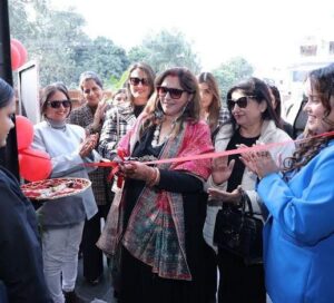 जींम्स ग्रिल हाउस का उर्वशी बाली ने किया उद्घाटन किया