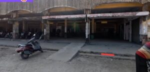 जर्जर हो चुकी रोडवेज बस अड्डे की बिल्डिंग, यात्रियों को हो रही भारी परेशानी