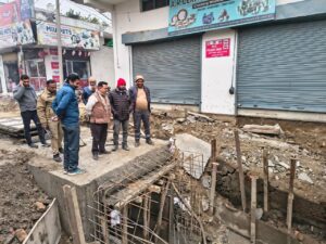 माइनर निर्माण में आ रही समस्याओं के निस्तारण के निर्देश दिये महापौर ने