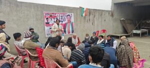 मनरेगा से गांधी का नाम हटाने पर कांग्रेसियों ने किया धरना प्रदर्शन