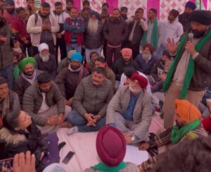 किसानों के धरना स्थल पर पहुंचे विधायक व पूर्व विधायक चीमा